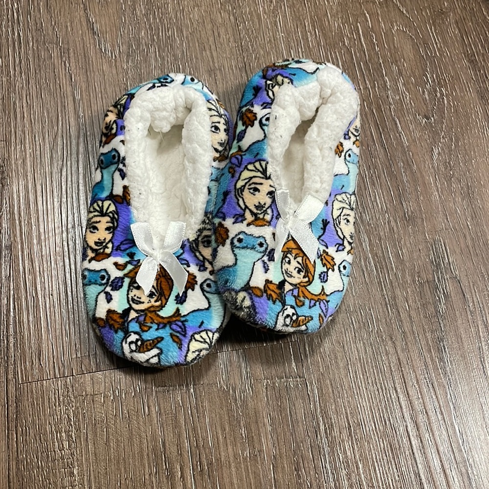 Disney toddler girl house slippers size 5/6